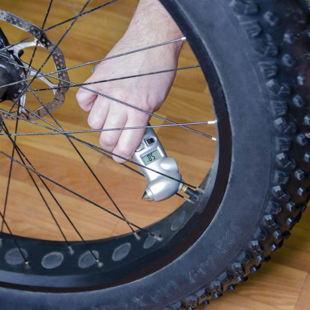 Цифровой автомобильный манометр МЕГЕОН 36001 купить по низкой цене | МАКСПРОФИТ